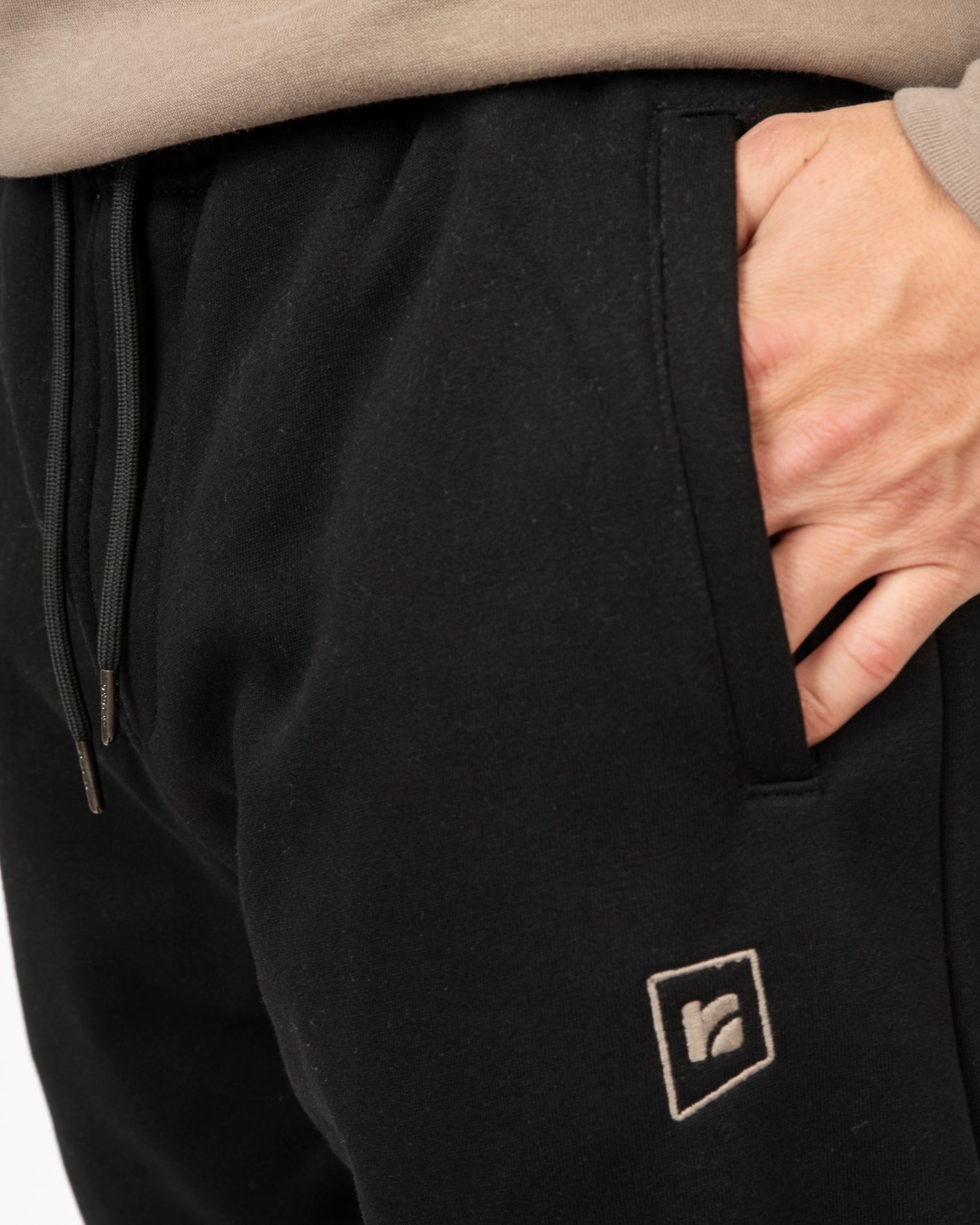 252RPAN 6020 80 PURE BLACK 5 252RPAN 6020 80 PURE BLACK 5